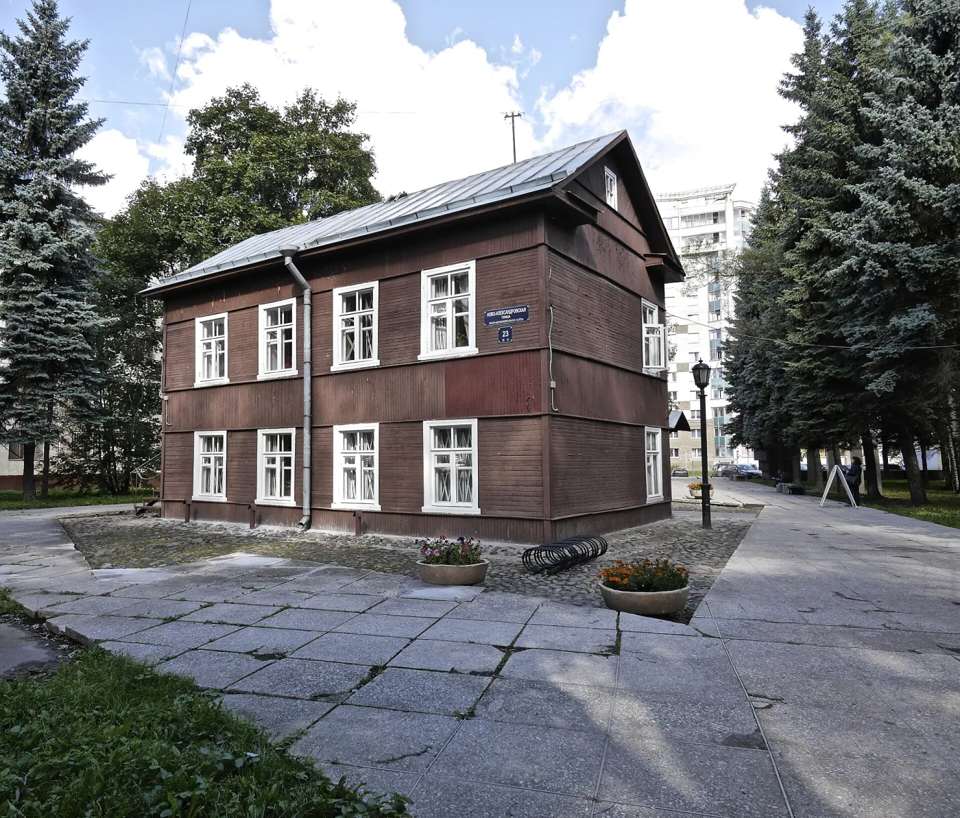 Деревянный дом музея «Невская застава» в Санкт-Петербурге